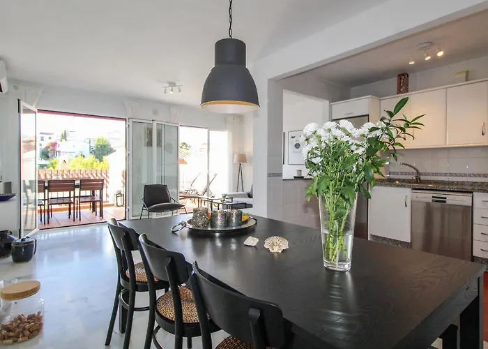 Апартаменты 3 Bedroom Stunning In *